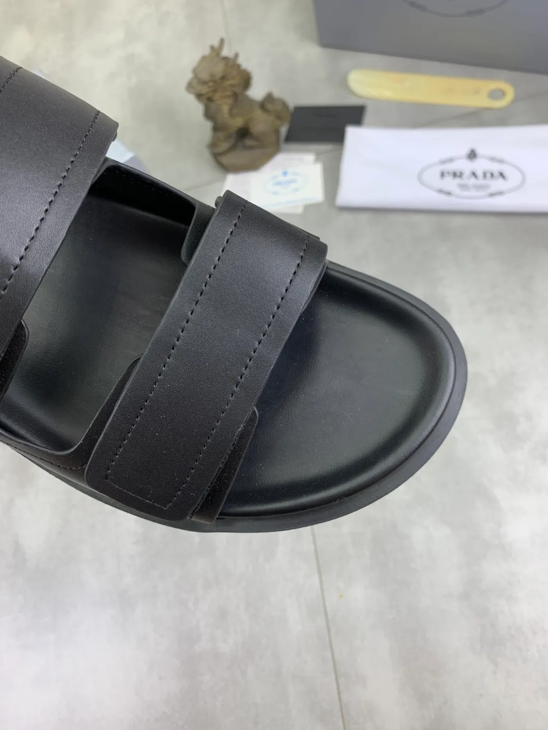 Men's shoes 💰P340💰【New style】🎁🎁🎁 PRADA Prada's new casual slippers, original official website, perfect workmanship, transmitting a kind of noble luxury, sublimating its definition of luxury in Prada's high-end extraordinary craftsmanship. Original combination outsole, code number: 38-44 (45 customized) Multiple colors 🉑️ to choose from